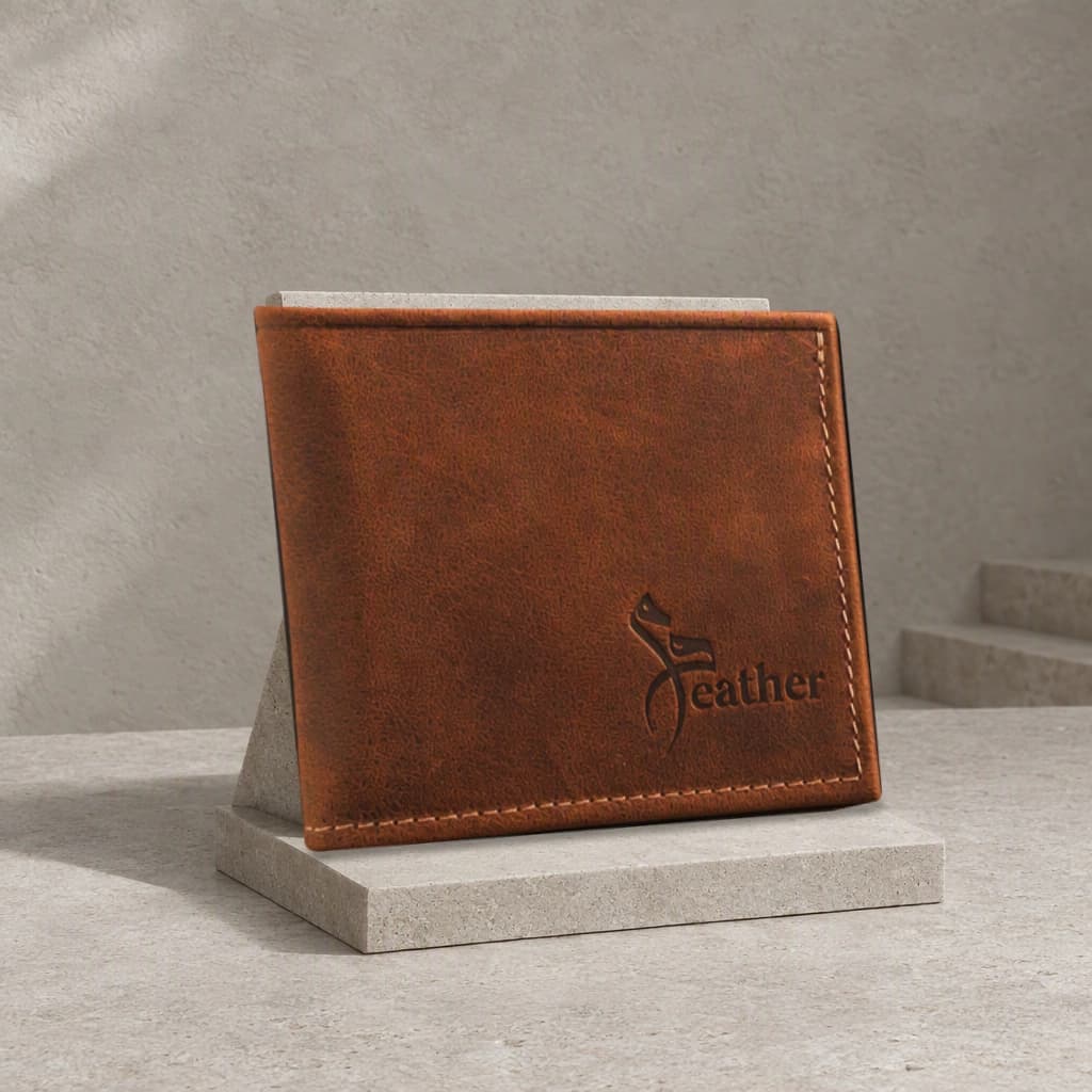 Compact Wallet in Chestnut leather, view 1